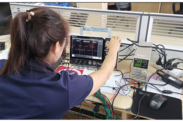新2系示波器在電機保護器上的測試應用