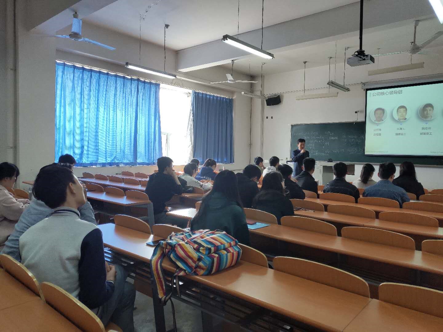 安泰測試成功舉辦2019年應(yīng)屆大學(xué)畢業(yè)生招聘會(huì)(圖4)