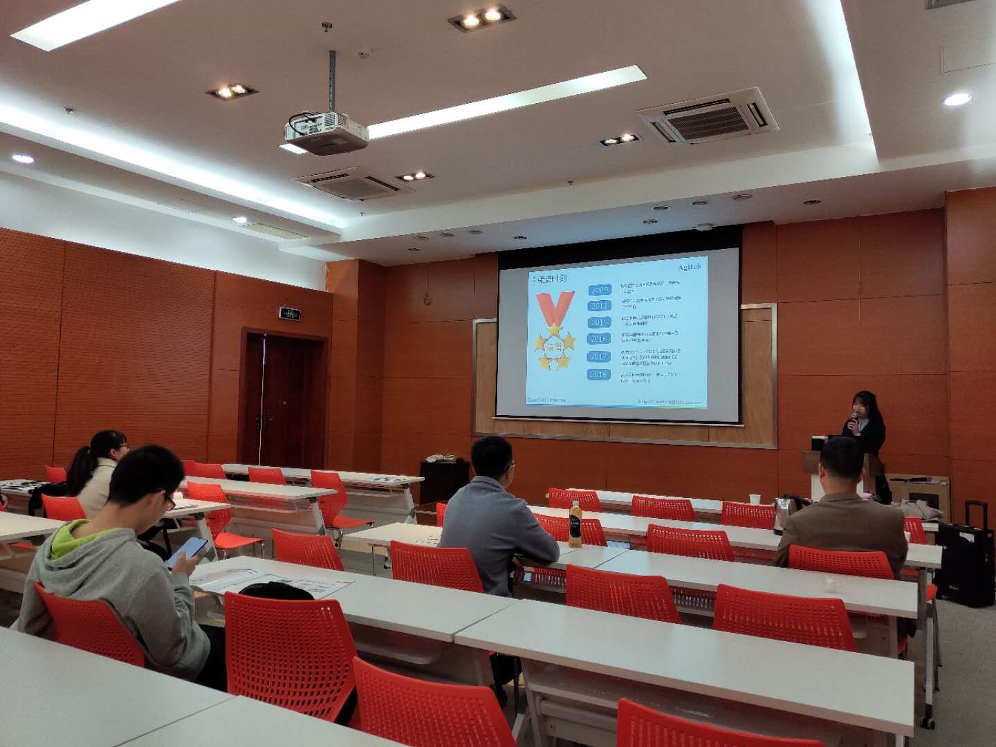 安泰測試成功舉辦2019年應(yīng)屆大學(xué)畢業(yè)生招聘會(huì)(圖8)