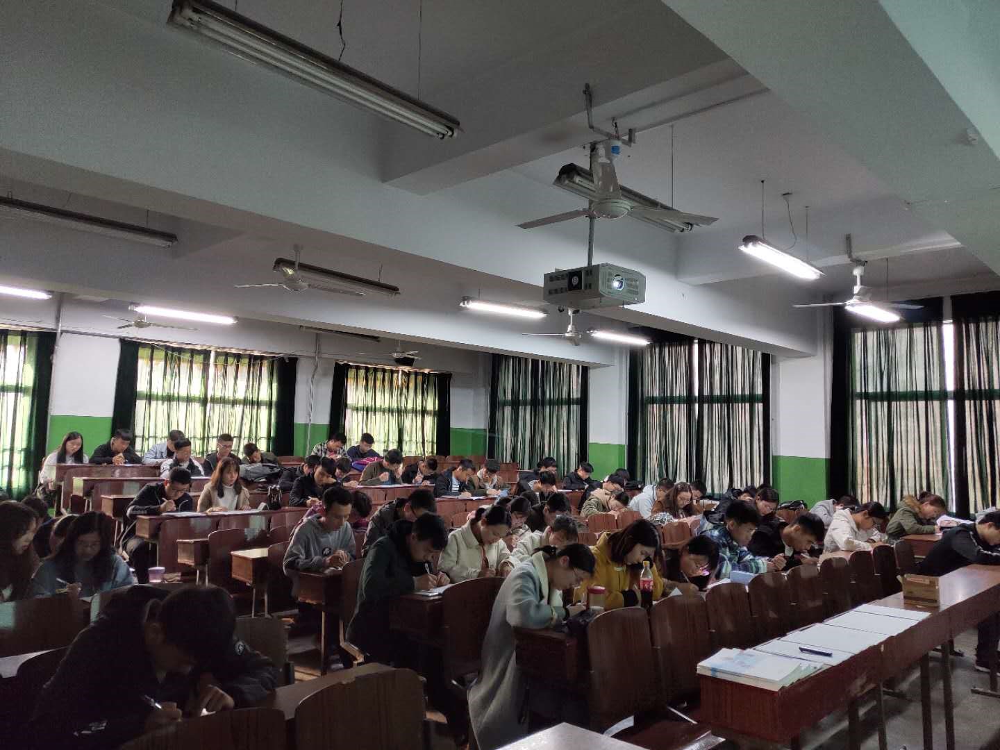 安泰測試成功舉辦2019年應屆大學畢業生招聘會